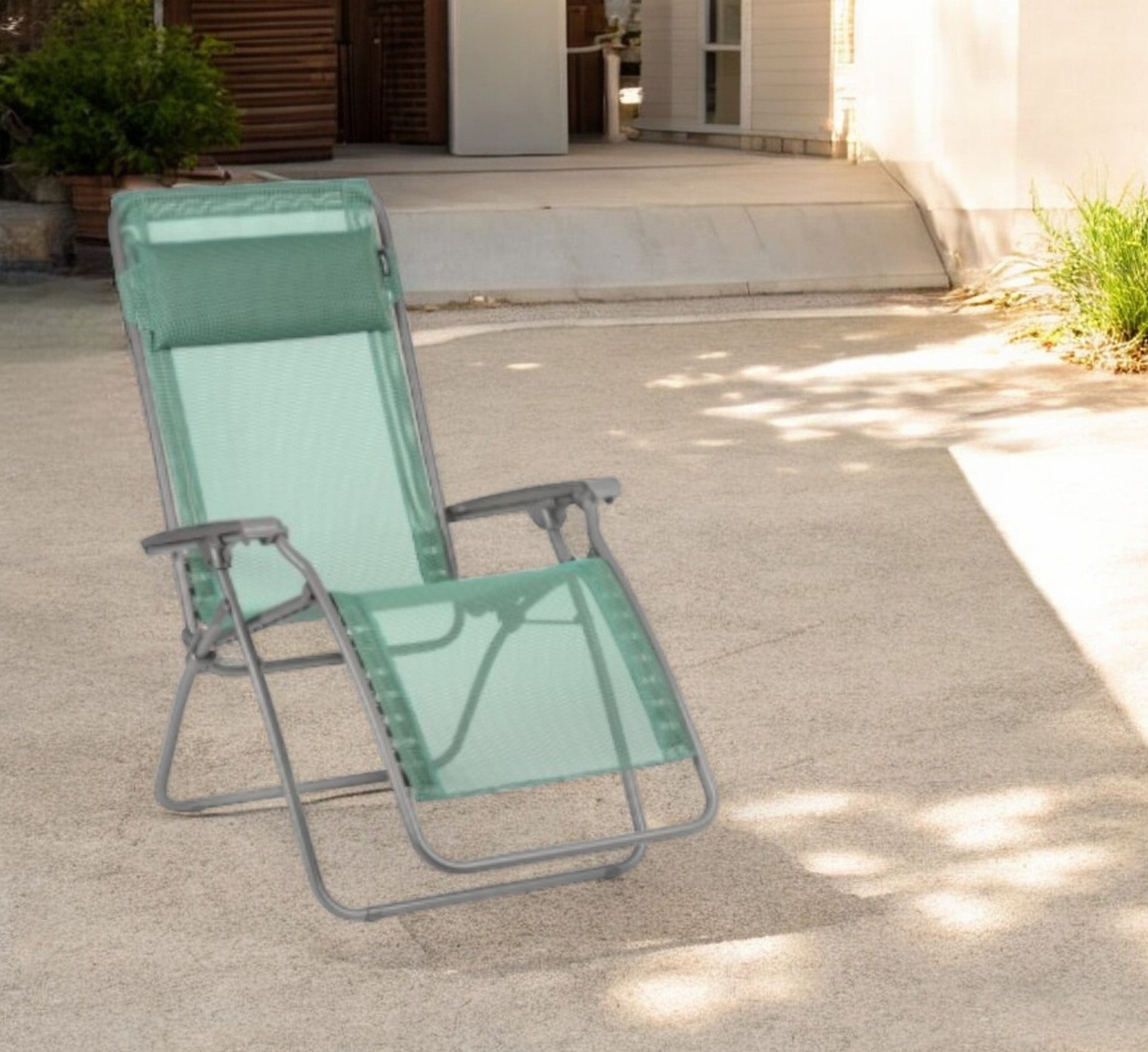 27" Gray Steel Outdoor Zero Gravity Chair