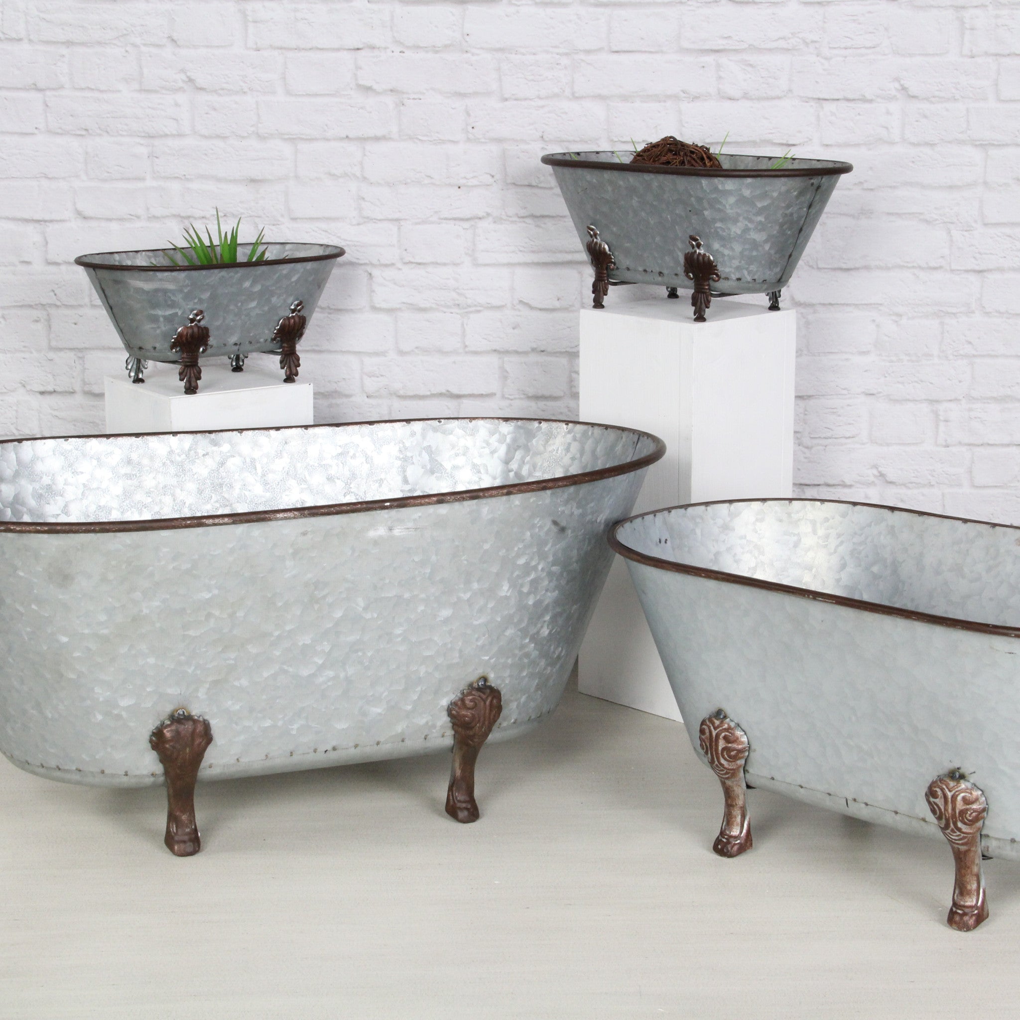 Jumbo Hammered Metal Bathtub Sculpture