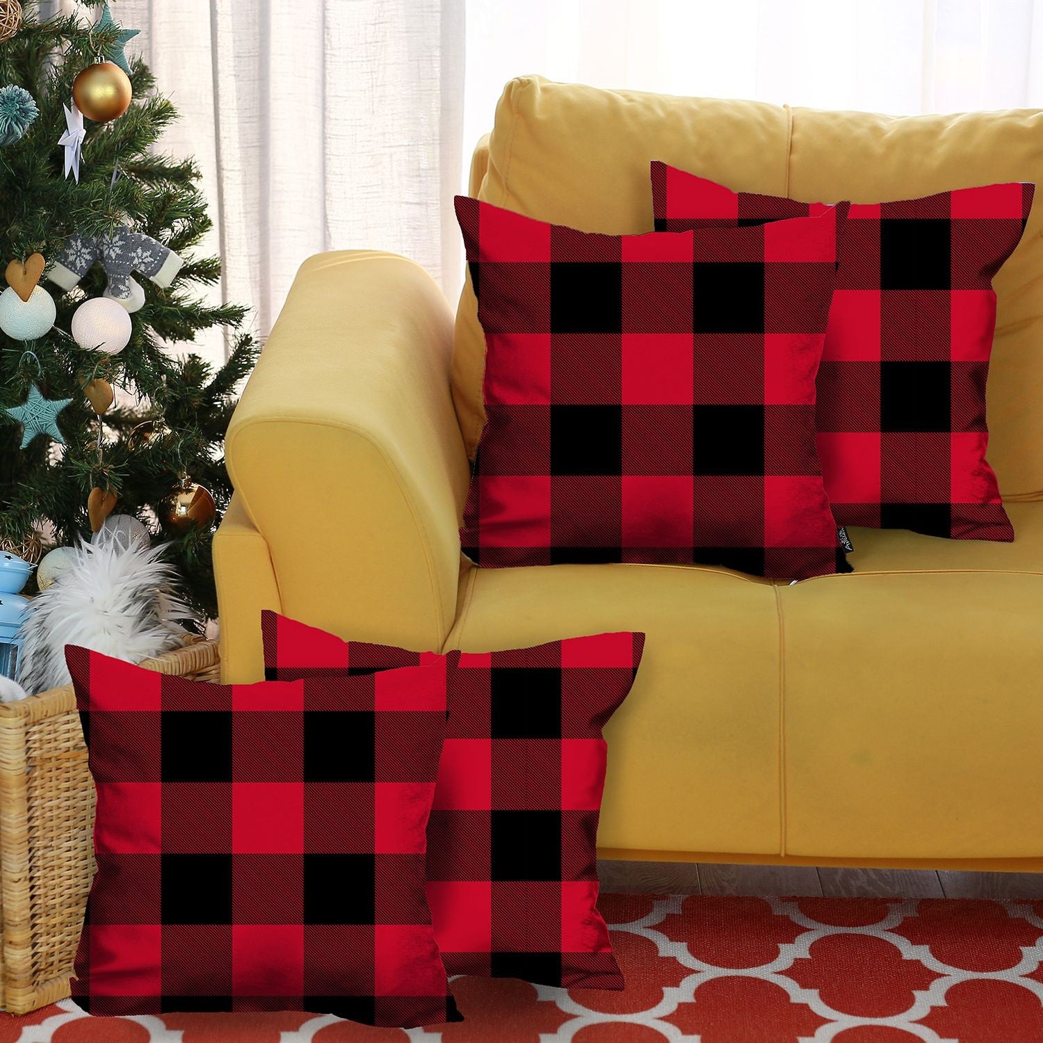 Set Of Four 18 X 18 Red And Black Plaid Zippered Polyester Christmas Throw Pillow