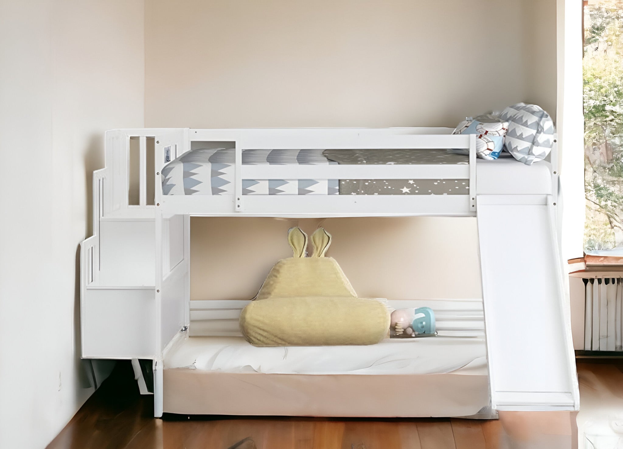 White Twin Traditional Manufactured Wood and Solid Wood Bunk Bed