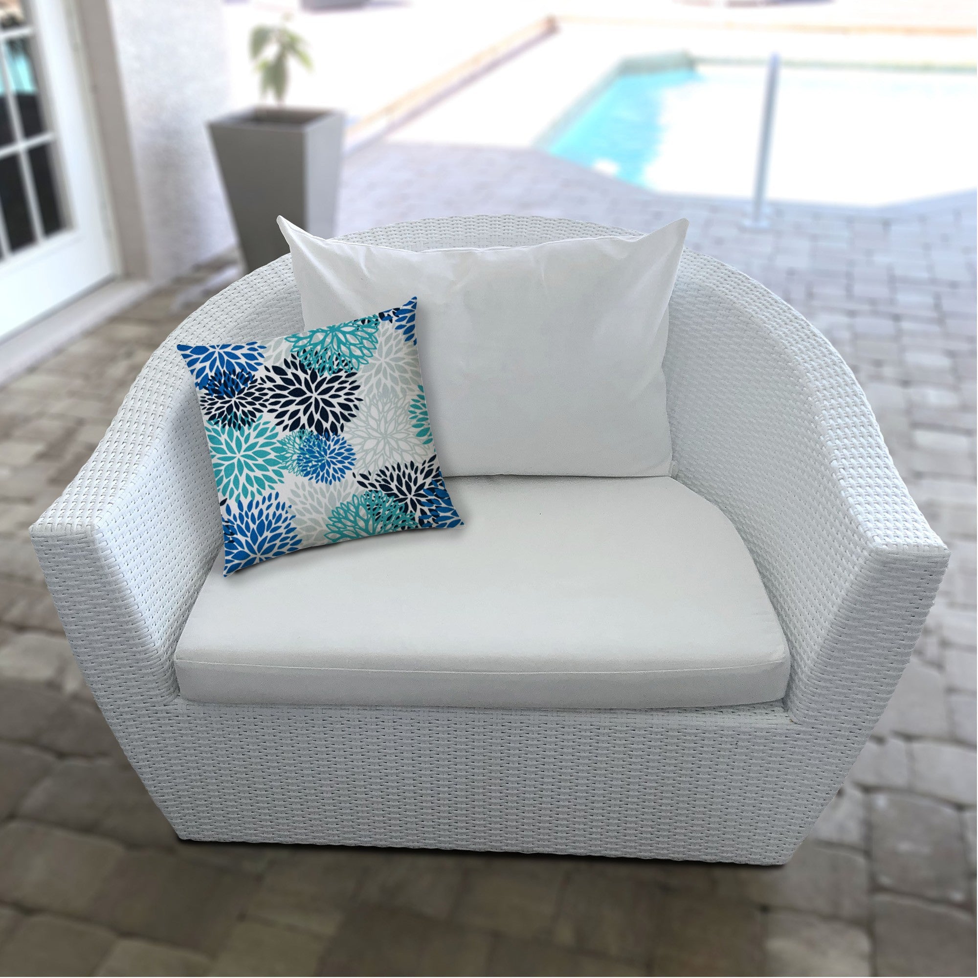 14" X 20" Blue And White Blown Seam Floral Lumbar Indoor Outdoor Pillow