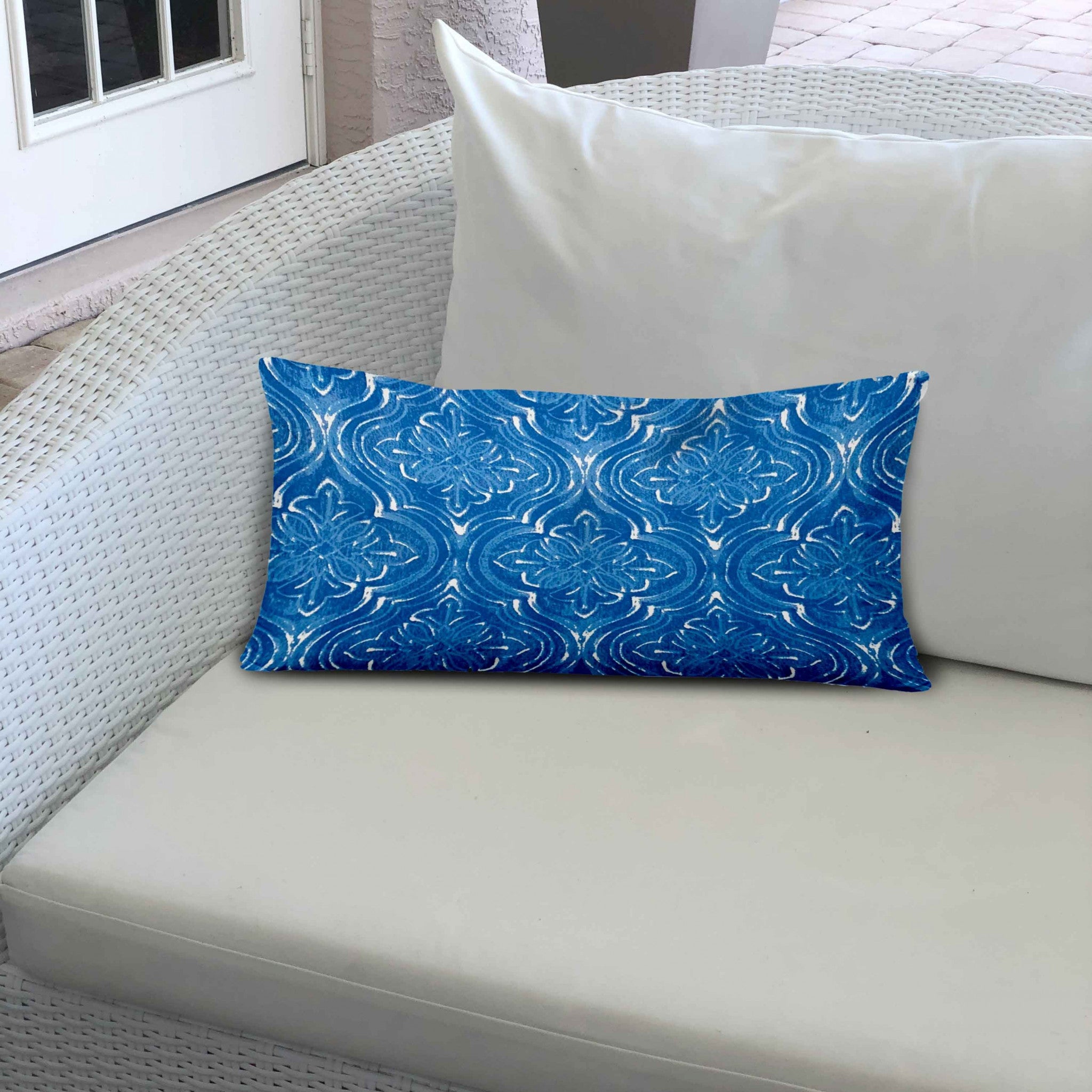 14" X 24" Blue And White Blown Seam Ikat Lumbar Indoor Outdoor Pillow