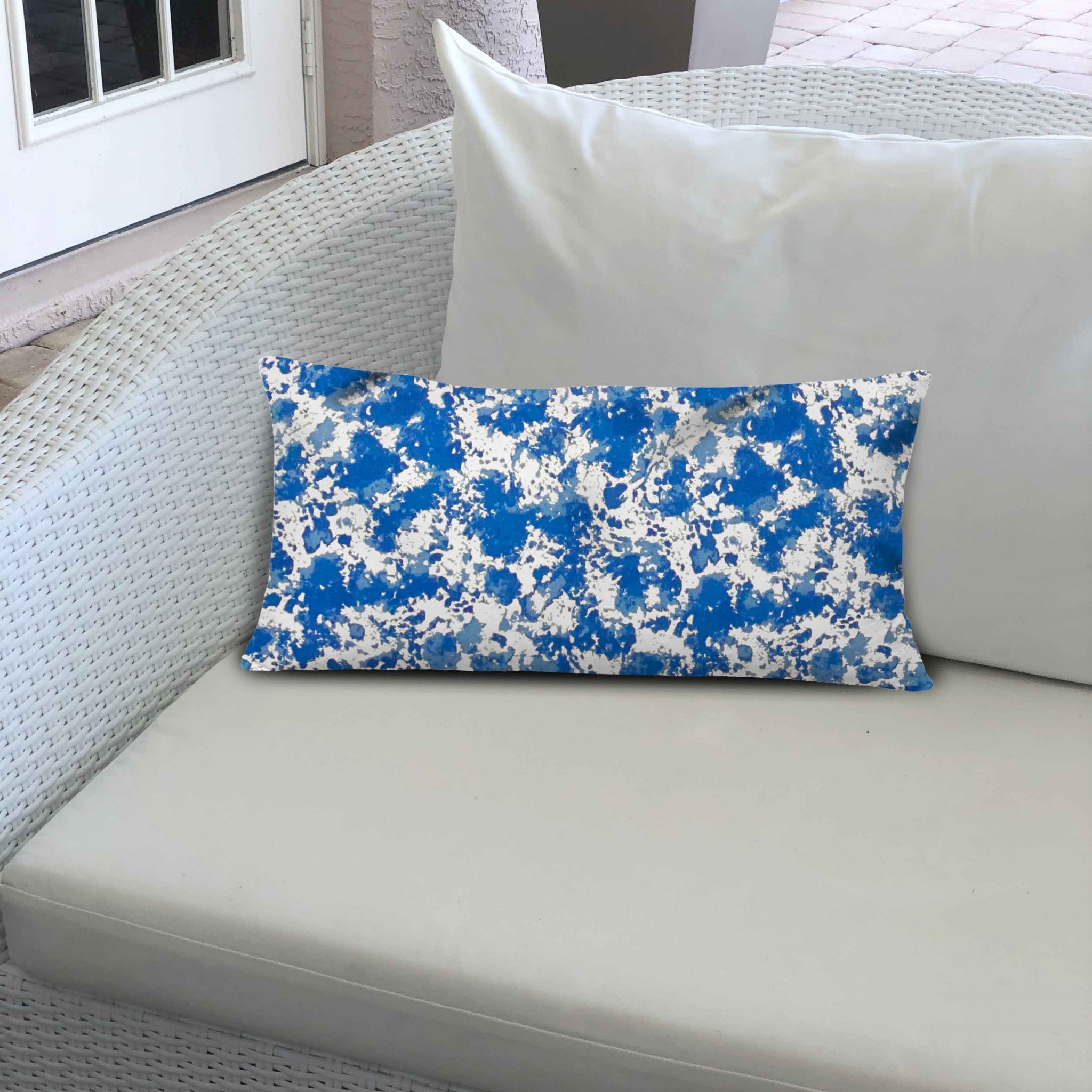 14" X 24" Blue And White Enveloped Lumbar Indoor Outdoor Pillow Cover