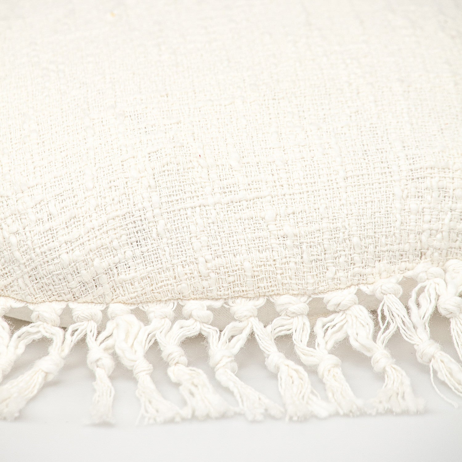 18" X 18" White Round Cotton Throw Pillow With Fringe